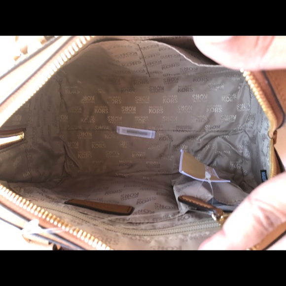 MICHAEL KORS SANDRINE STUD SMALL SATCHEL+WALLET - Picture 5 of 8